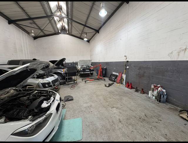 222M² WAREHOUSE TO LET IN GEORGE PARK
